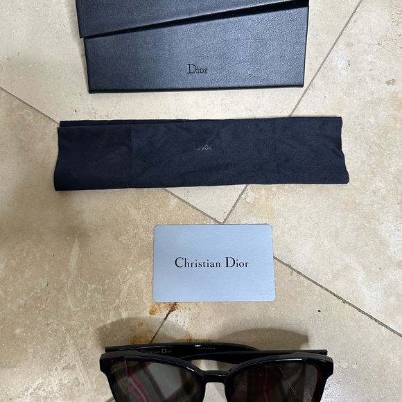 👓DIOR- Black Line Oversize Sunglasses👓 - Picture 5 of 17